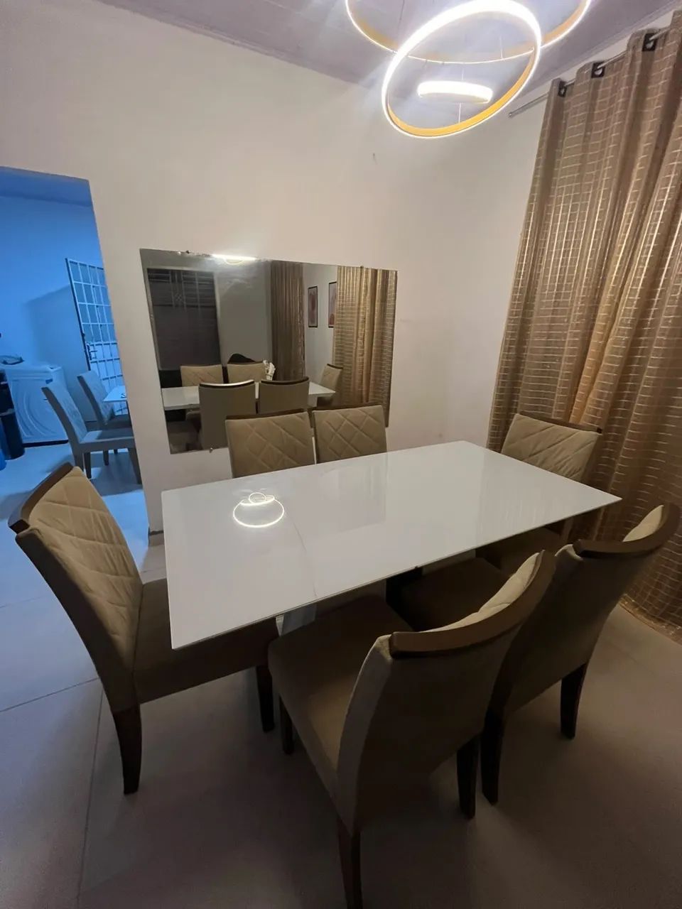 Vendo mesa de jantar 6 lugares 