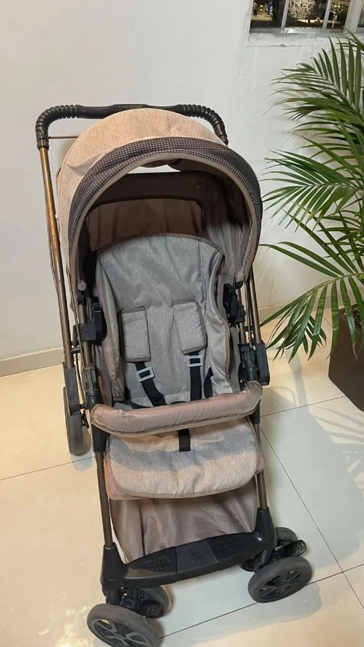 Carinho de bebê com bebê conforto  - Foto 4