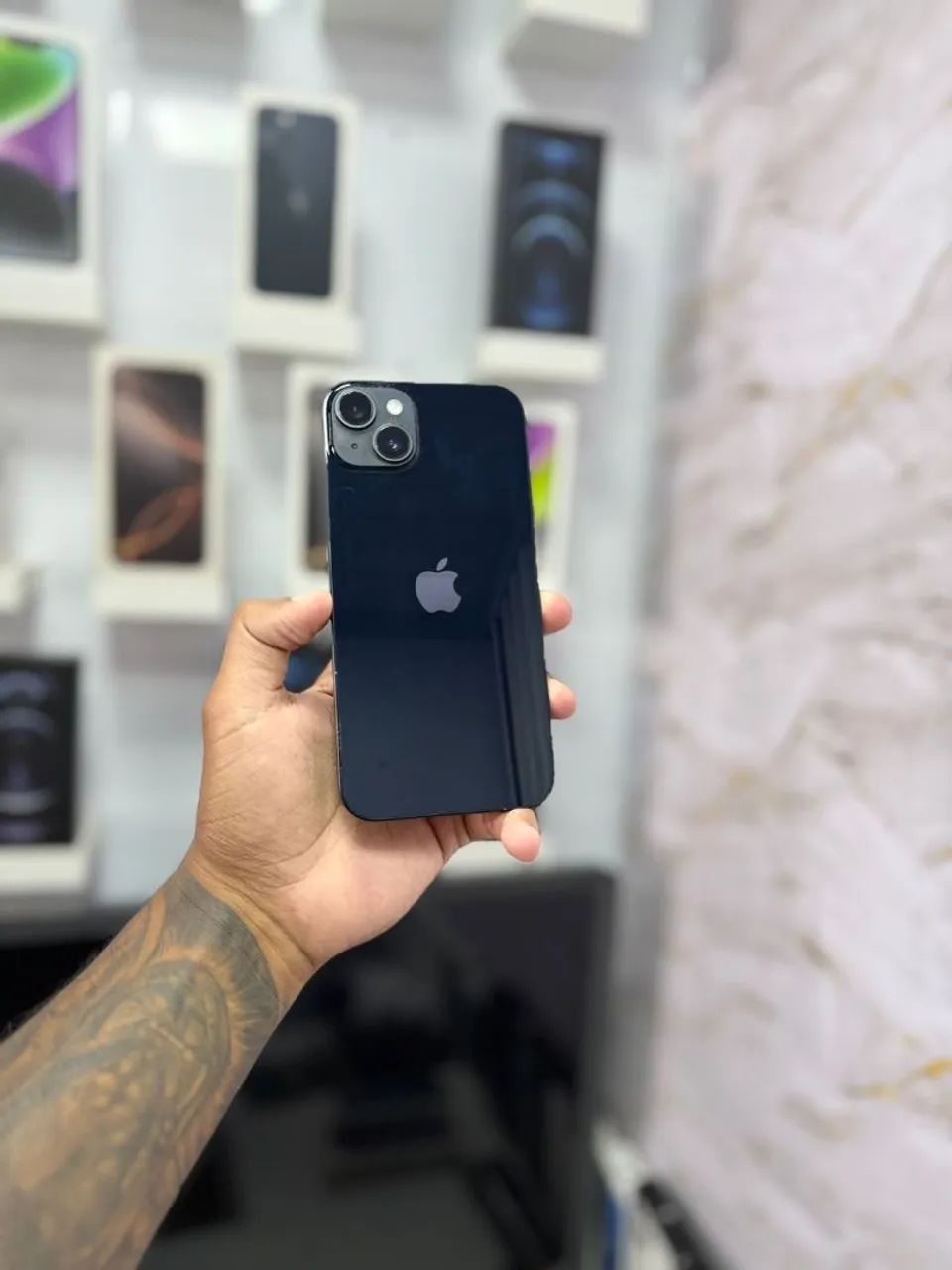 IPHONE 14 PLUS 256GB<br>R$ 2.850,00 PRETO