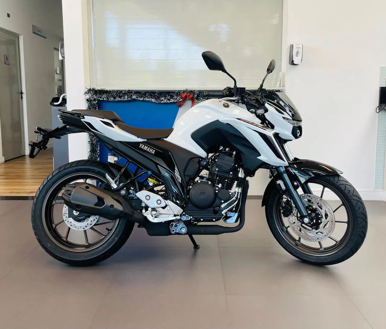 Vendo fazer 250...nova ..zero..