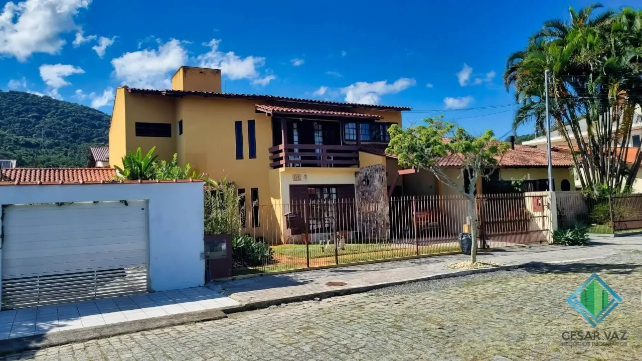 Apartamento para venda com 186 metros quadrados com 6 quartos em Itacorubi - Florianópolis