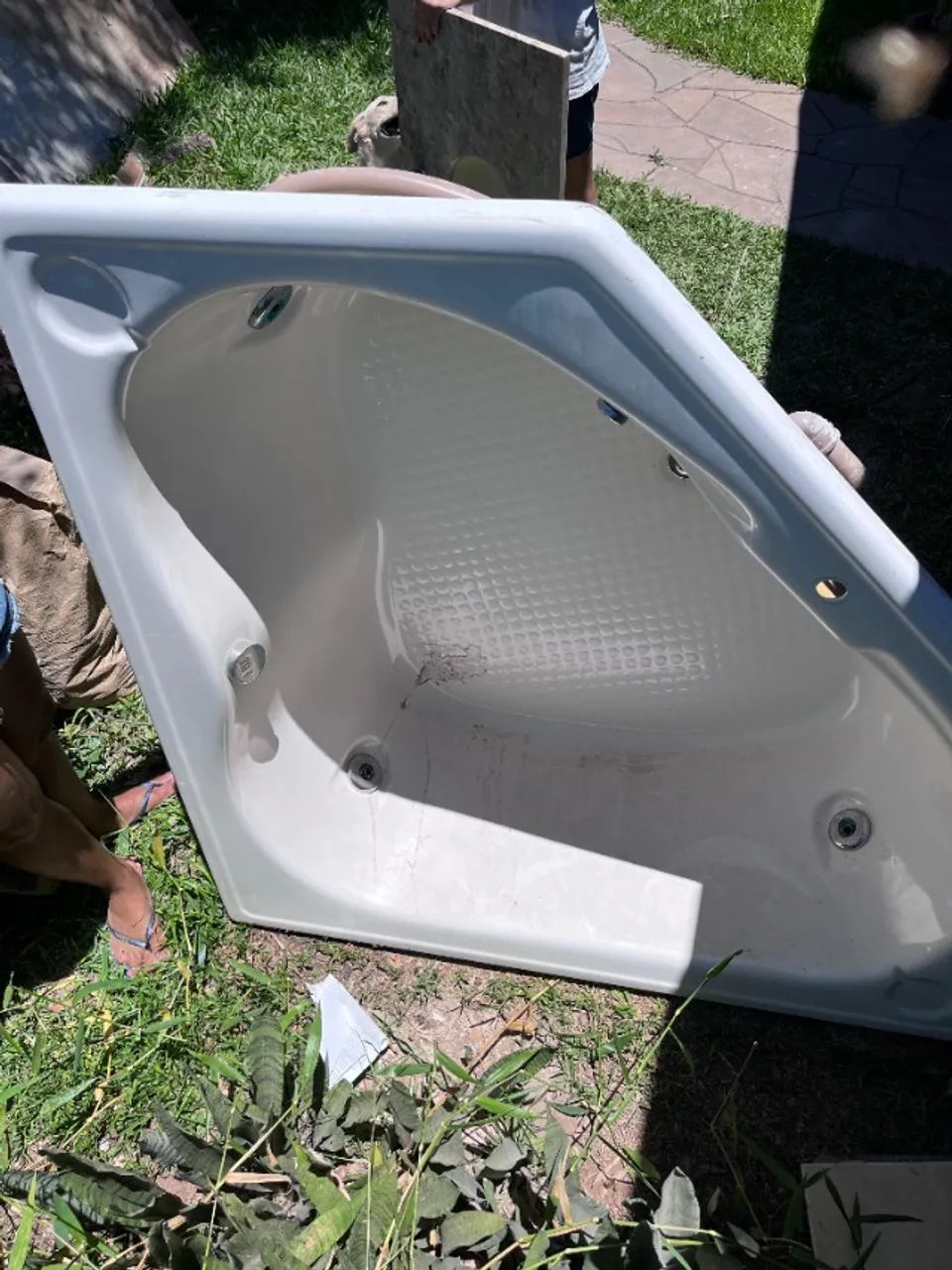 Fiberglass bathtub/hot tub shell (without motor)