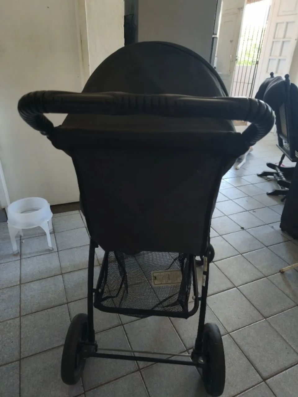 Carrinho de bebê usado  - Foto 4