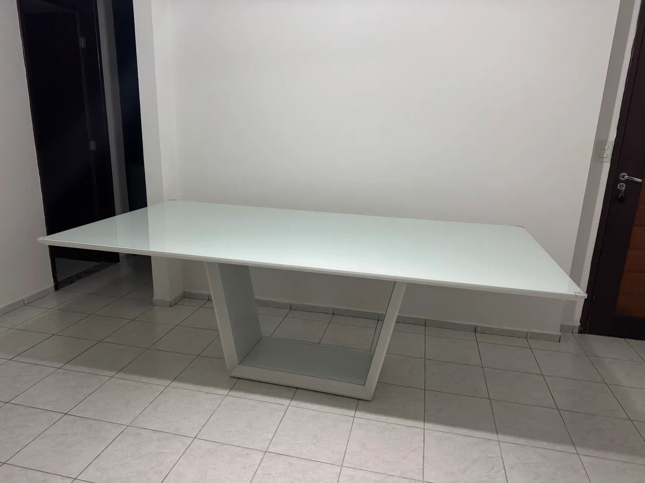 Mesa de Jantar com Tampo de Vidro - 8 lugares