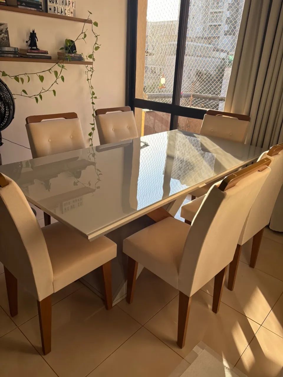 Conjunto de Mesa de Jantar com Tampo Off White e 6 Cadeiras Bege