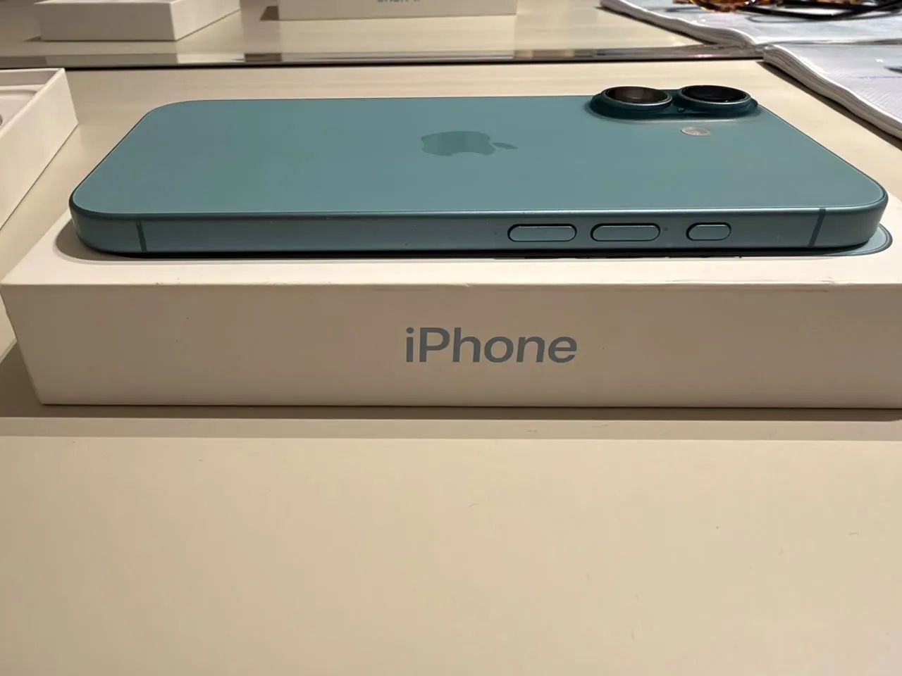 iPhone 16  - Foto 2