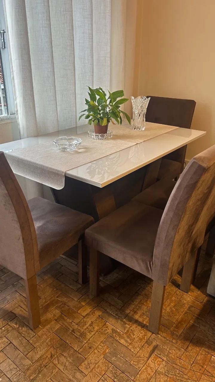 Mesa de jantar retangular com tampo de vidro + 4 cadeiras - Foto 3