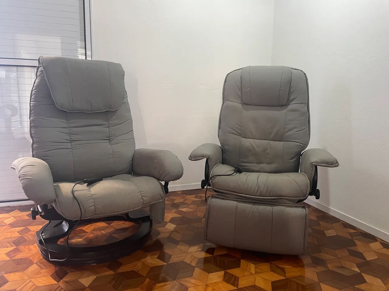 Duas poltronas reclináveis com massageador - Foto 2