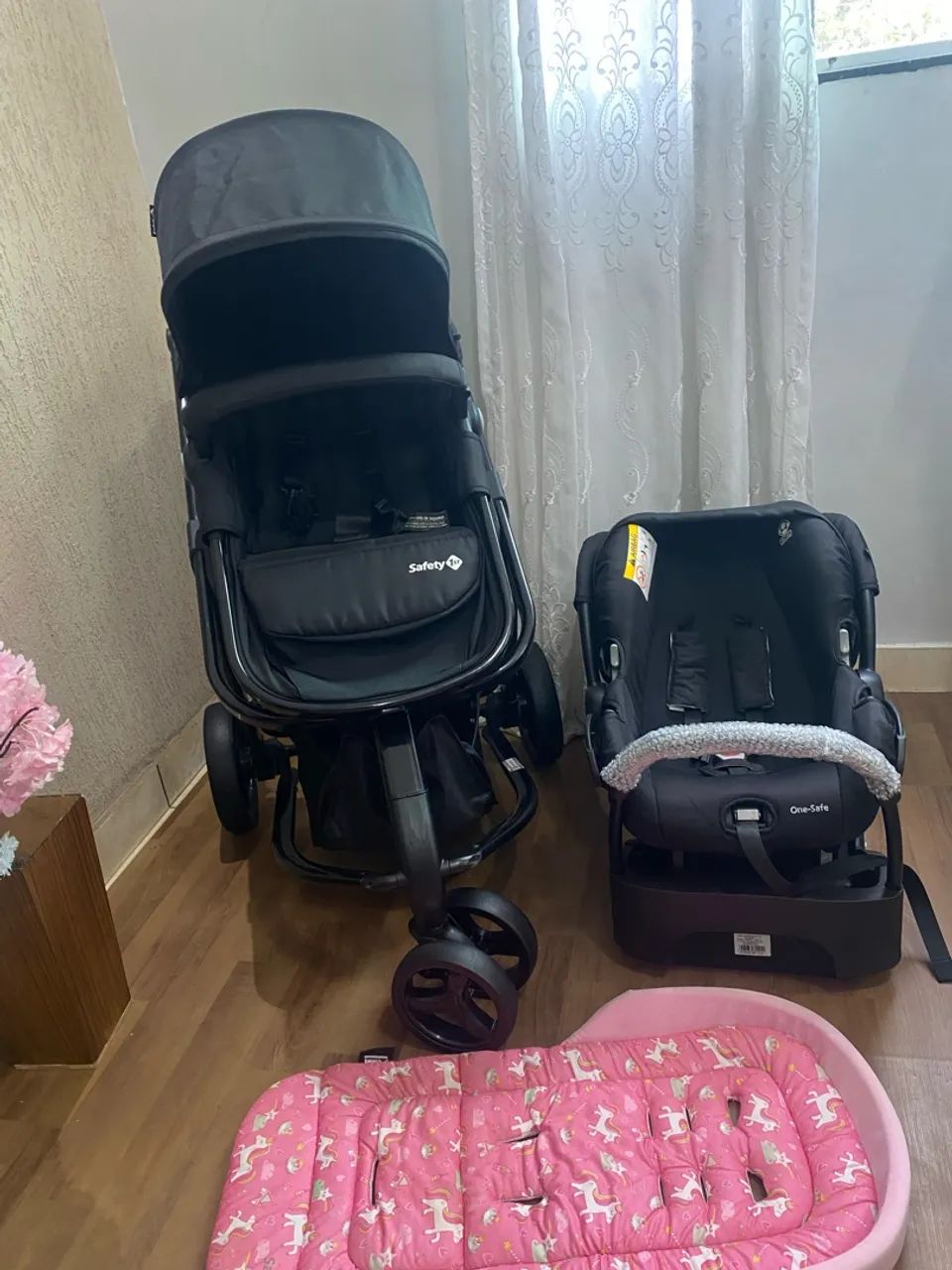 Carrinho Safety com bebê conforto e base  - Foto 2