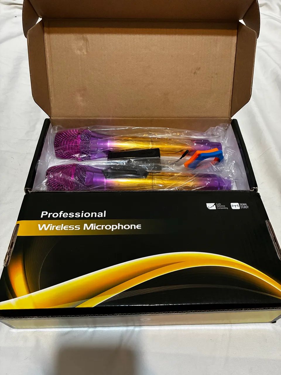 Kit com 2 microfones sem fio LED Profissional UHF com receptor