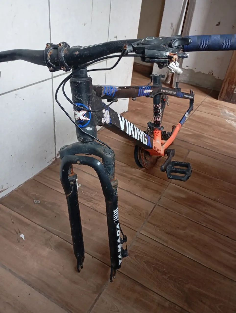 Quadro de bicicleta viking x tuff 30 em bom estado - Foto 2
