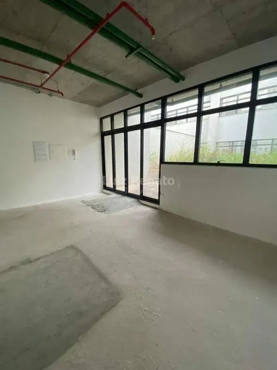 Ampla sala comercial em ponto central da cidade.