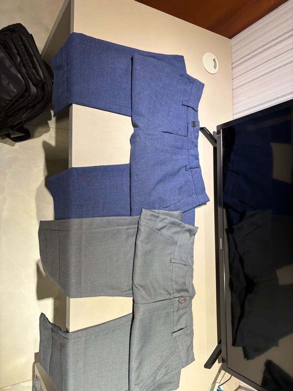 kit 2 calças alfaiataria 38 azul e cinza - Foto 3
