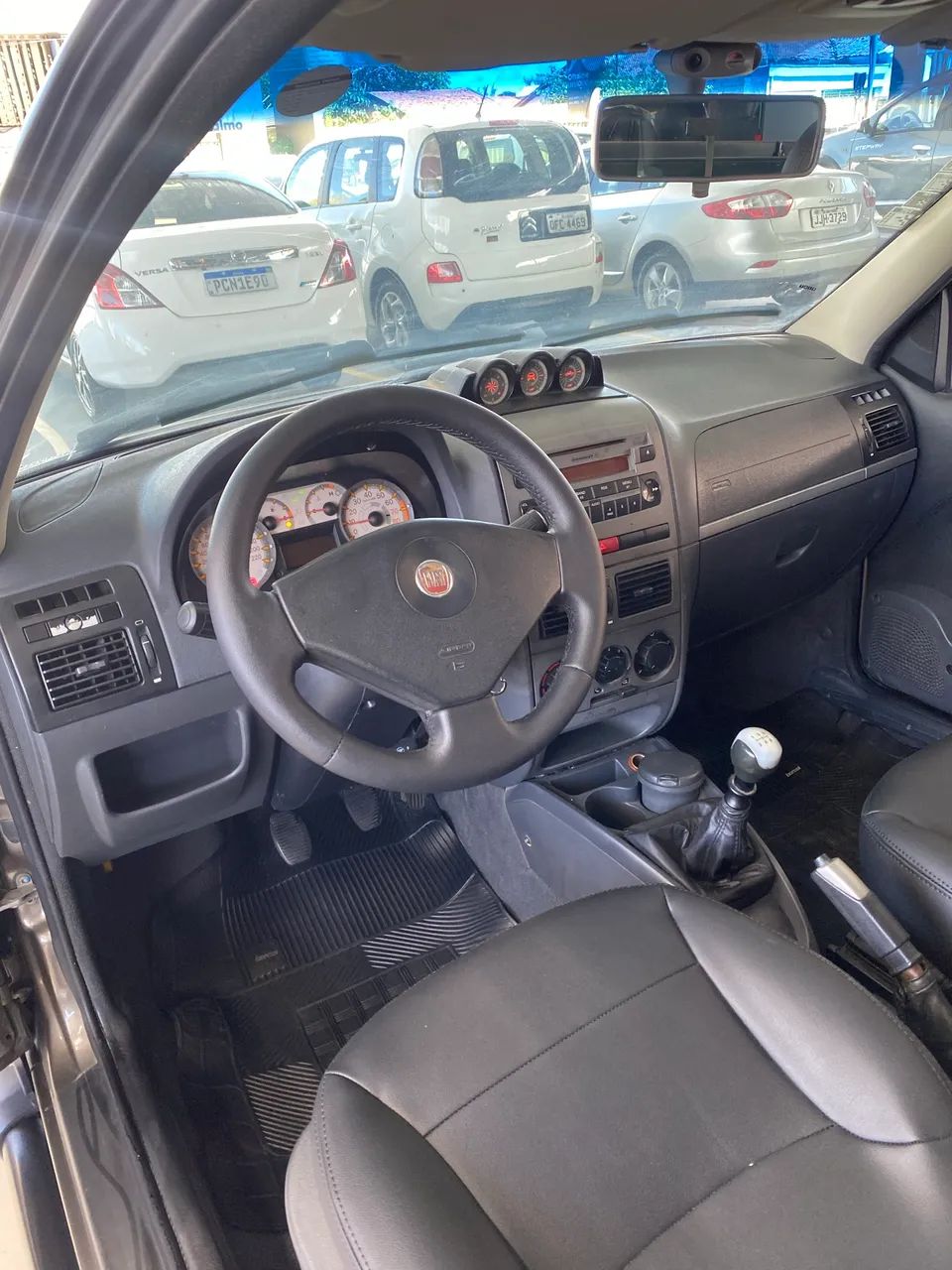 Fiat Strada Adventure 1.8/ 1.8 Locker Flex CE 2012 - Foto 4