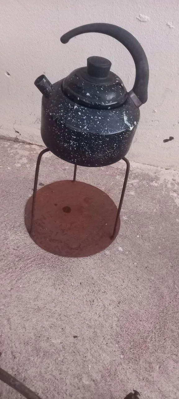 Chaleira com mancebo 