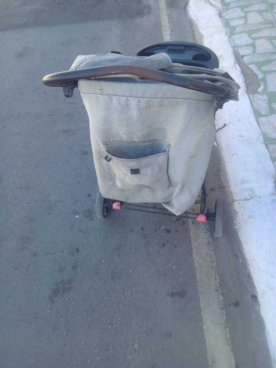 Vendo carrinho de bebê e andaja. - Foto 2