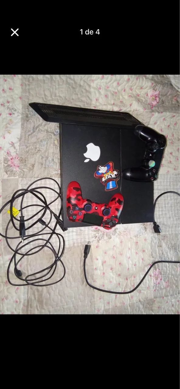Vendo PS4 com 2 controles com vários jogos em mídia digital, 2TB de memória interna.