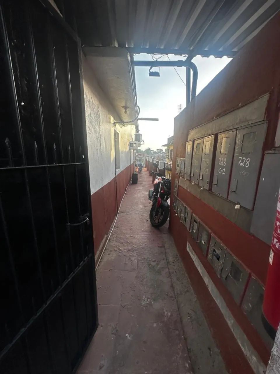 Prédio Comercial e Residencial com 12 Apartamentos, Casa e Ponto Comercial - Educandos - Foto 2