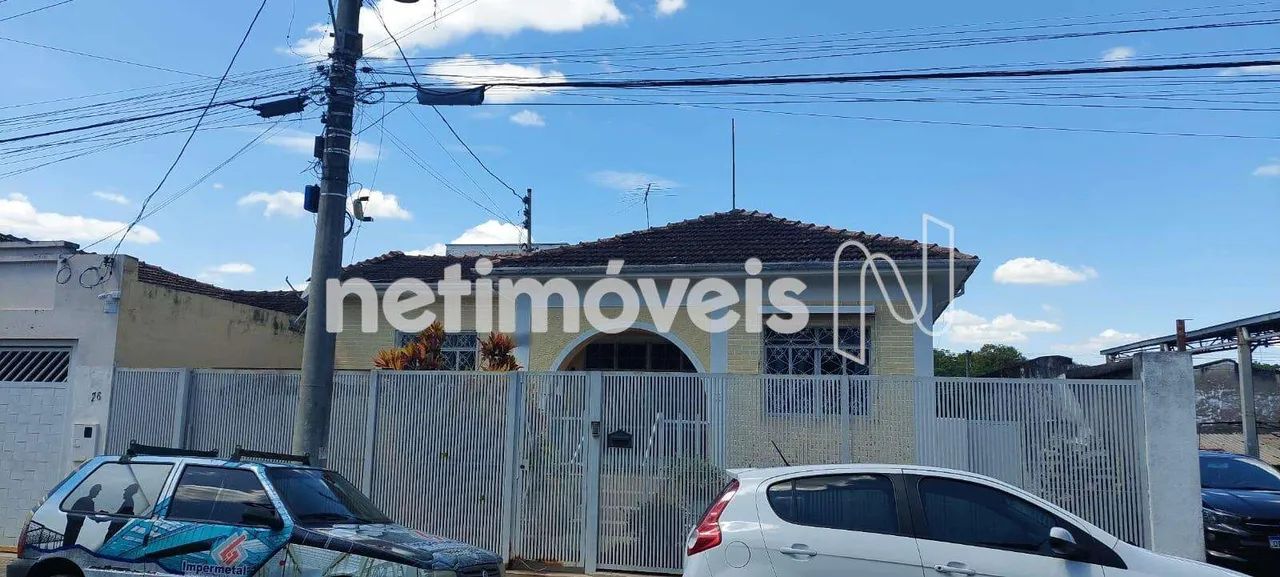 Ótima casa estilo colonial com aproximadamente 150m²;, em lote de 372m²;