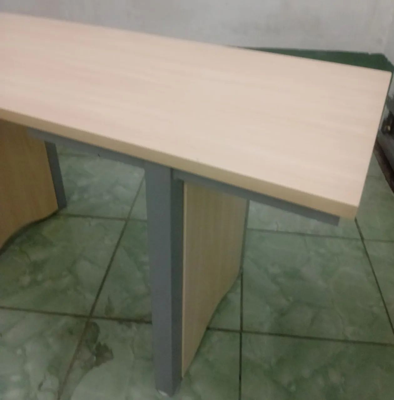 Mesa retangular medindo 1,40cm x 0,58cm - Foto 2