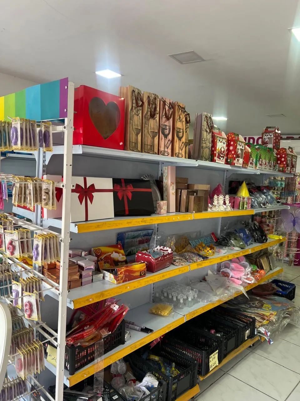 Gôndolas e painel canaletado a venda  - Foto 3