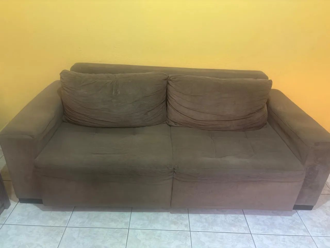 Sofá chaise 2 lugares bem espaçoso 