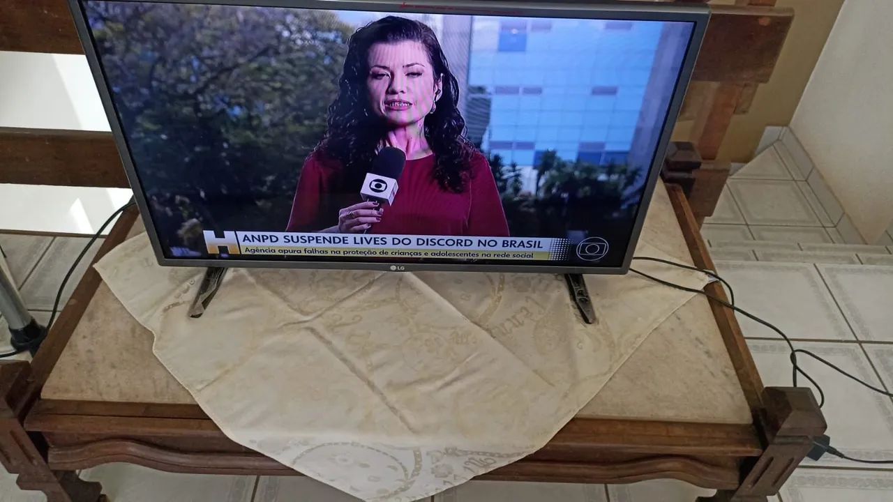 Vendo TV LG 32 polegadas semi nova  - Foto 3