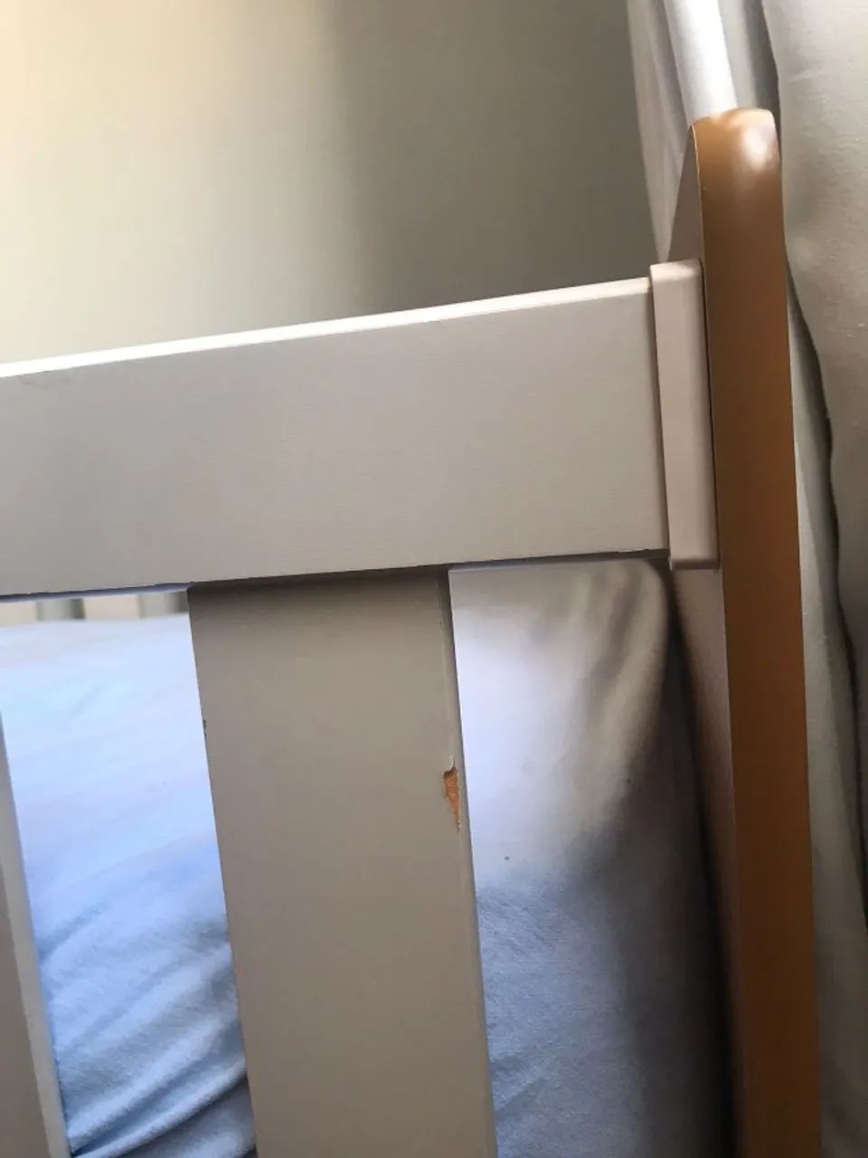 Berço com cômoda + colchão + 2 lençóis (retirando a cômoda se torna uma cama) - Foto 5