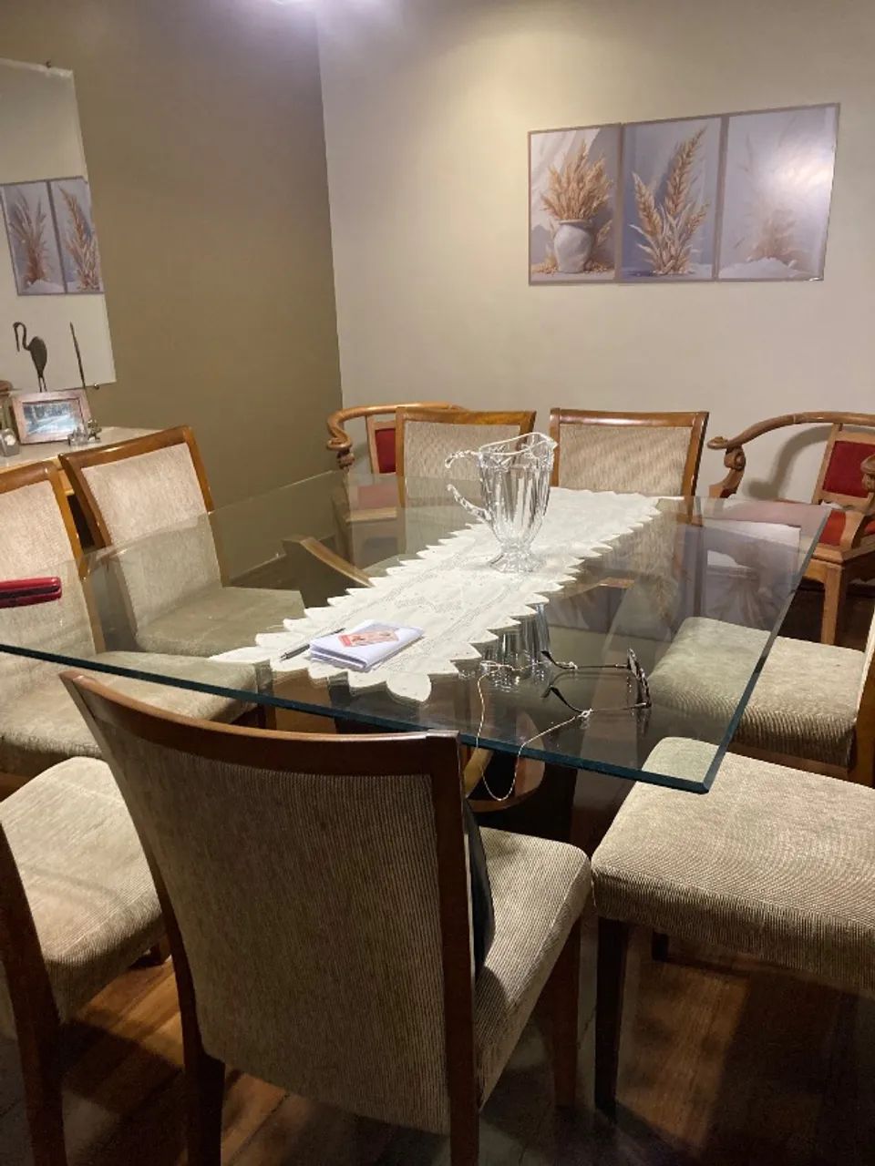 Mesa de jantar com 8 cadeiras