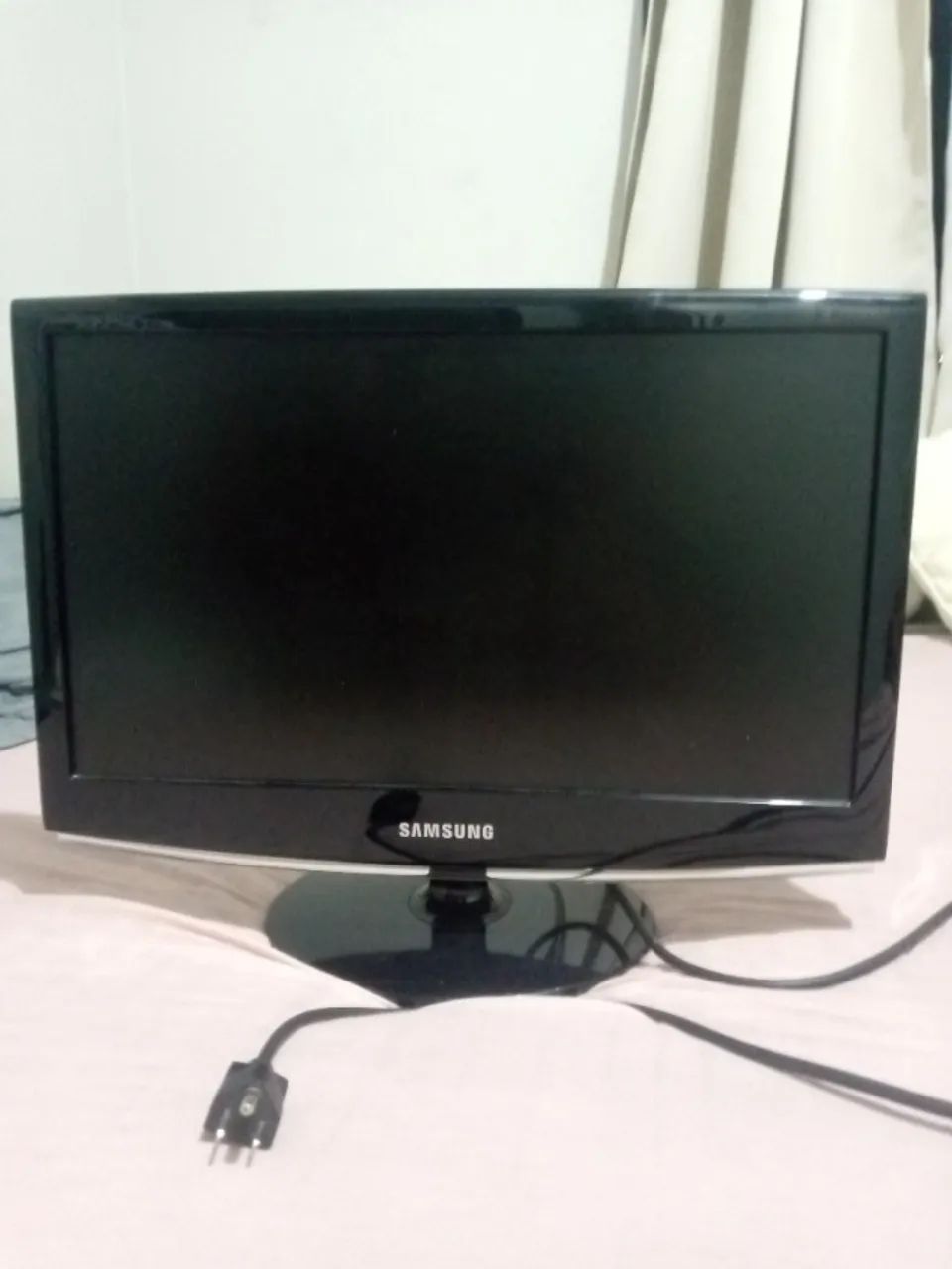 MONITOR SAMSUNG 19" LED WIDESREEN