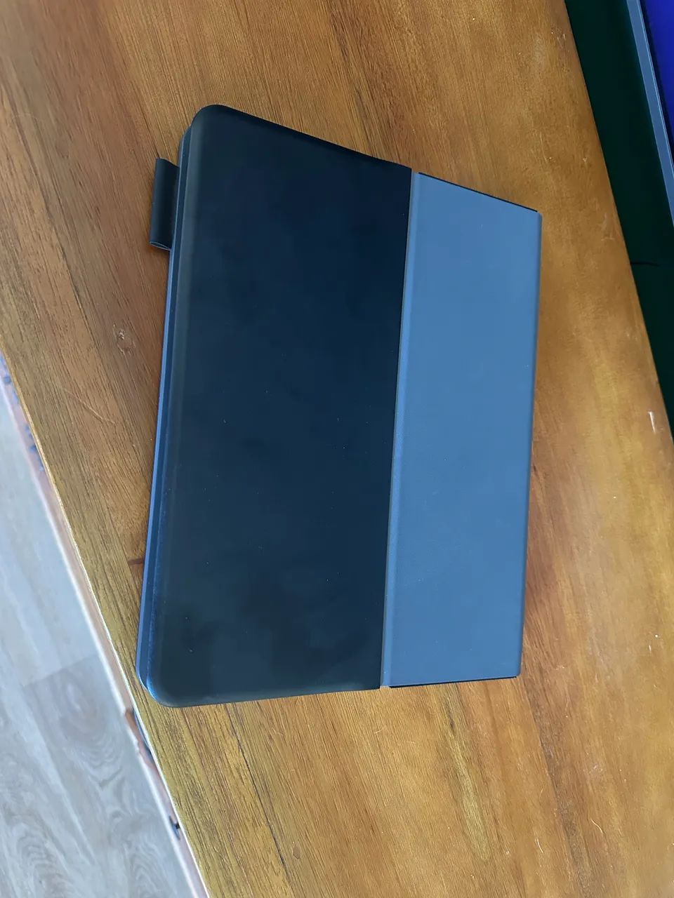 Capa teclado Logitech universal Folio com Bluetooth 3.0 integrado