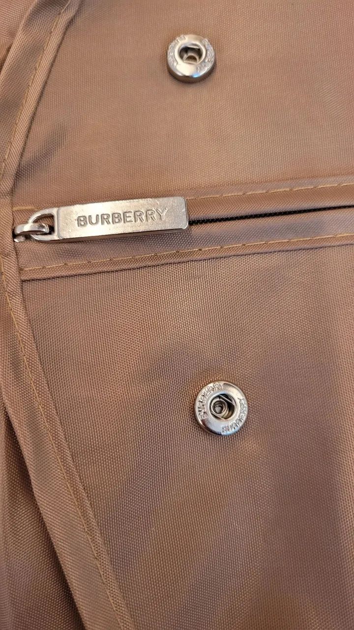 Capa protetora da Burberry original de nylon impermeável. - Foto 4