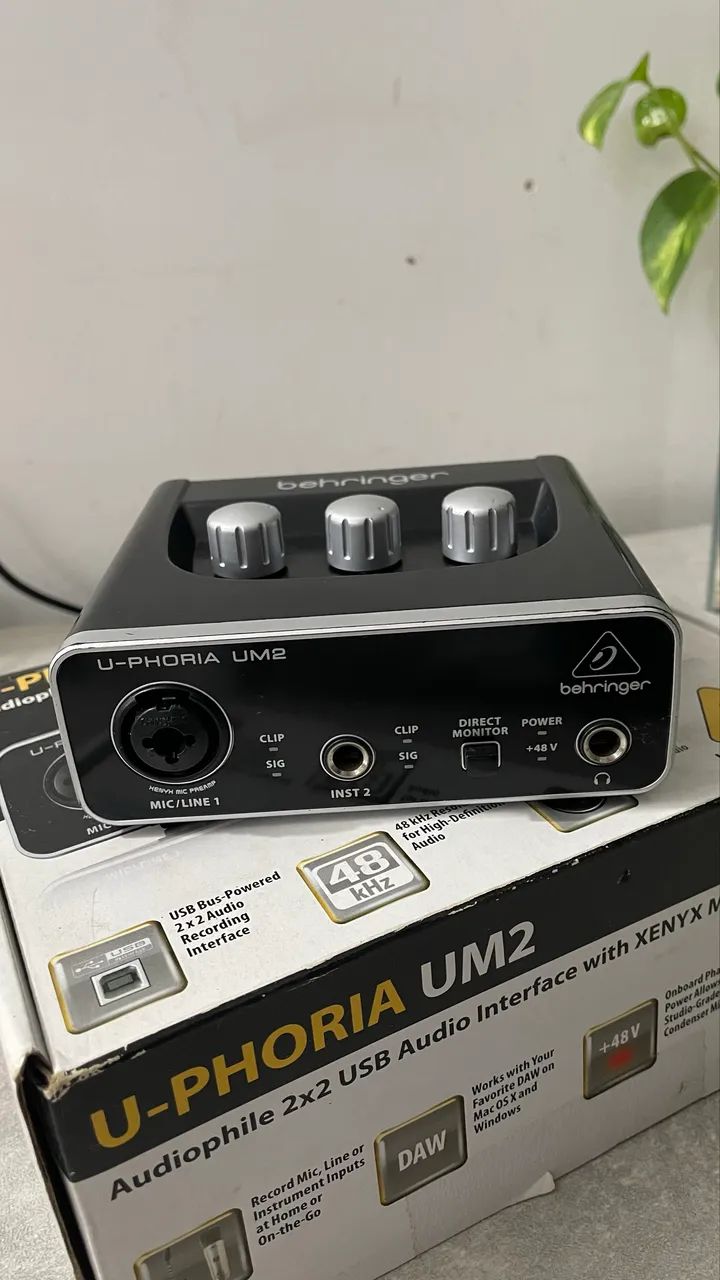 Interface de Áudio Behringer UM2 - Foto 2