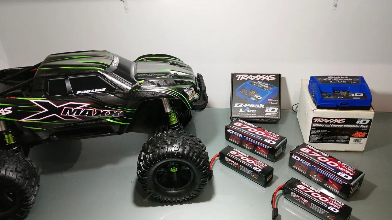 Automodelo Traxxas xmaxx 8s completa de tudo.