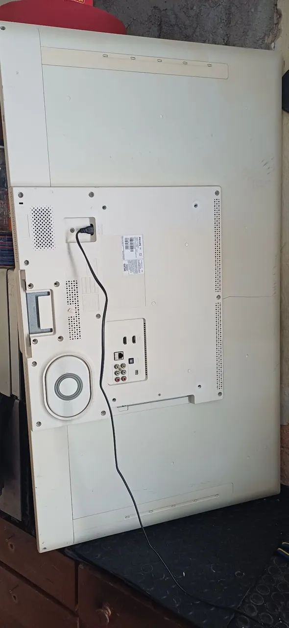 TV Philips 47 polegadas com defeito a tela Tremendo e com listra - Foto 3