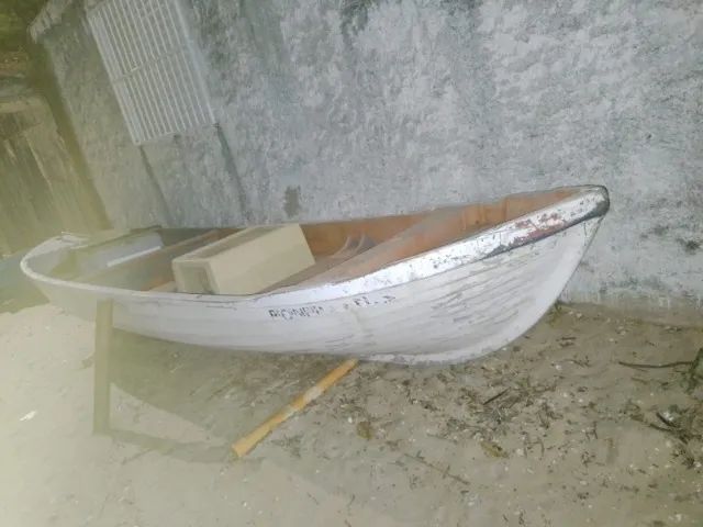 Bote em fibra de vidro e motor - Foto 2