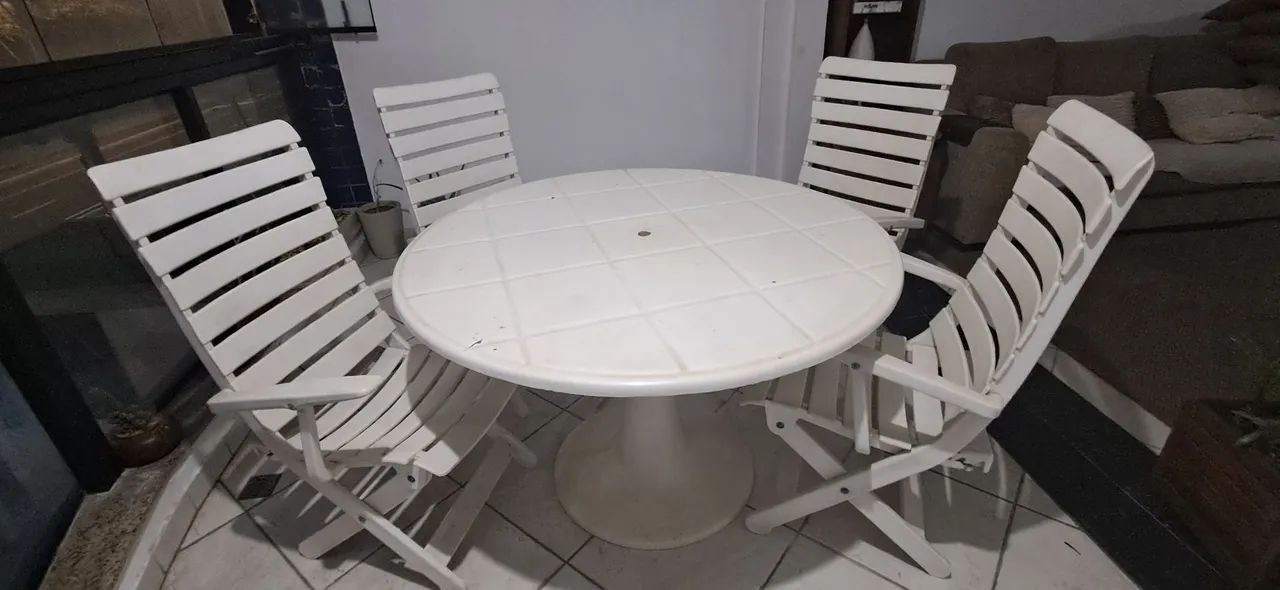 Conjunto Mesa Com 4 Cadeiras Em Polipropileno - Foto 2