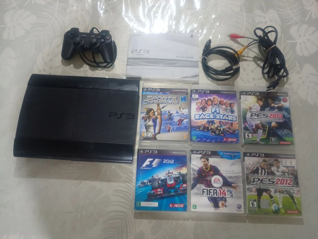 PS3 Super Slim + Cabos + Jogos