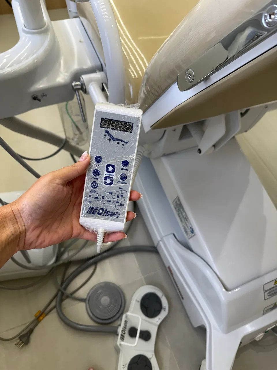 Cadeira Odontológica Olsen Performance - Premium | Massagem | Dourada - Foto 5