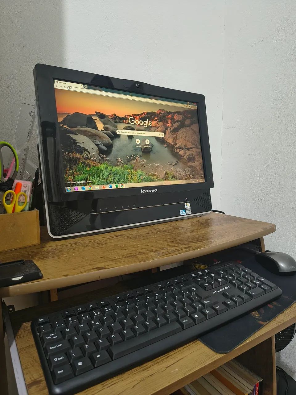 Computador Lenovo e Mesa Junto 