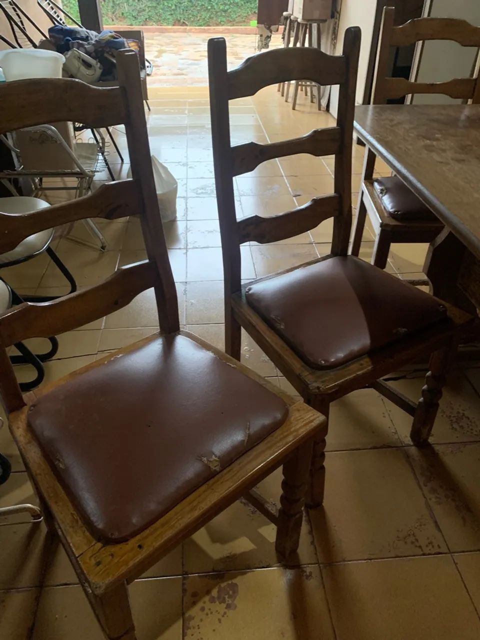 Mesa de jantar madeira com cadeiras - Foto 5