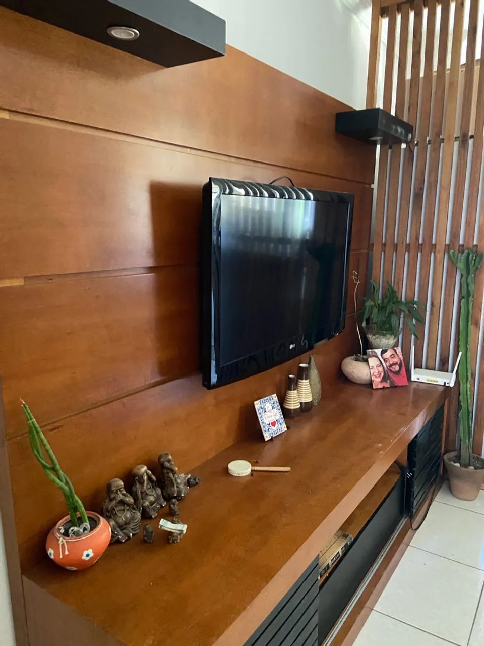 Rack com painel de madeira - Foto 2