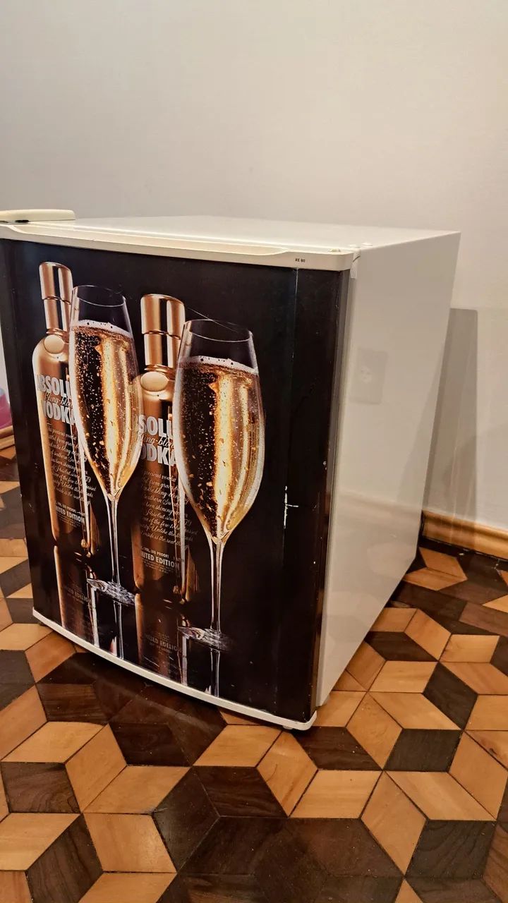 FRIGOBAR ELETROLUX RE80 (80Litros) - Foto 2