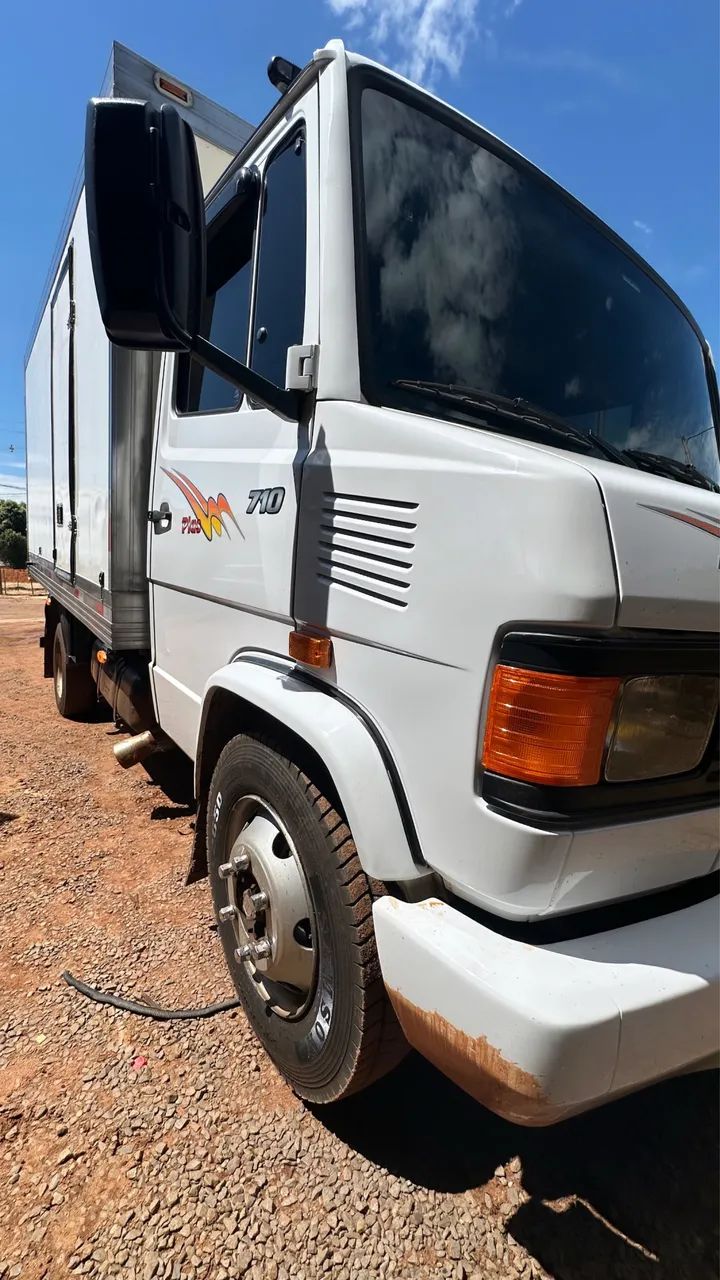 MB 710 PLUS - 2006 - BAÚ REFRIGERADO  - Foto 2