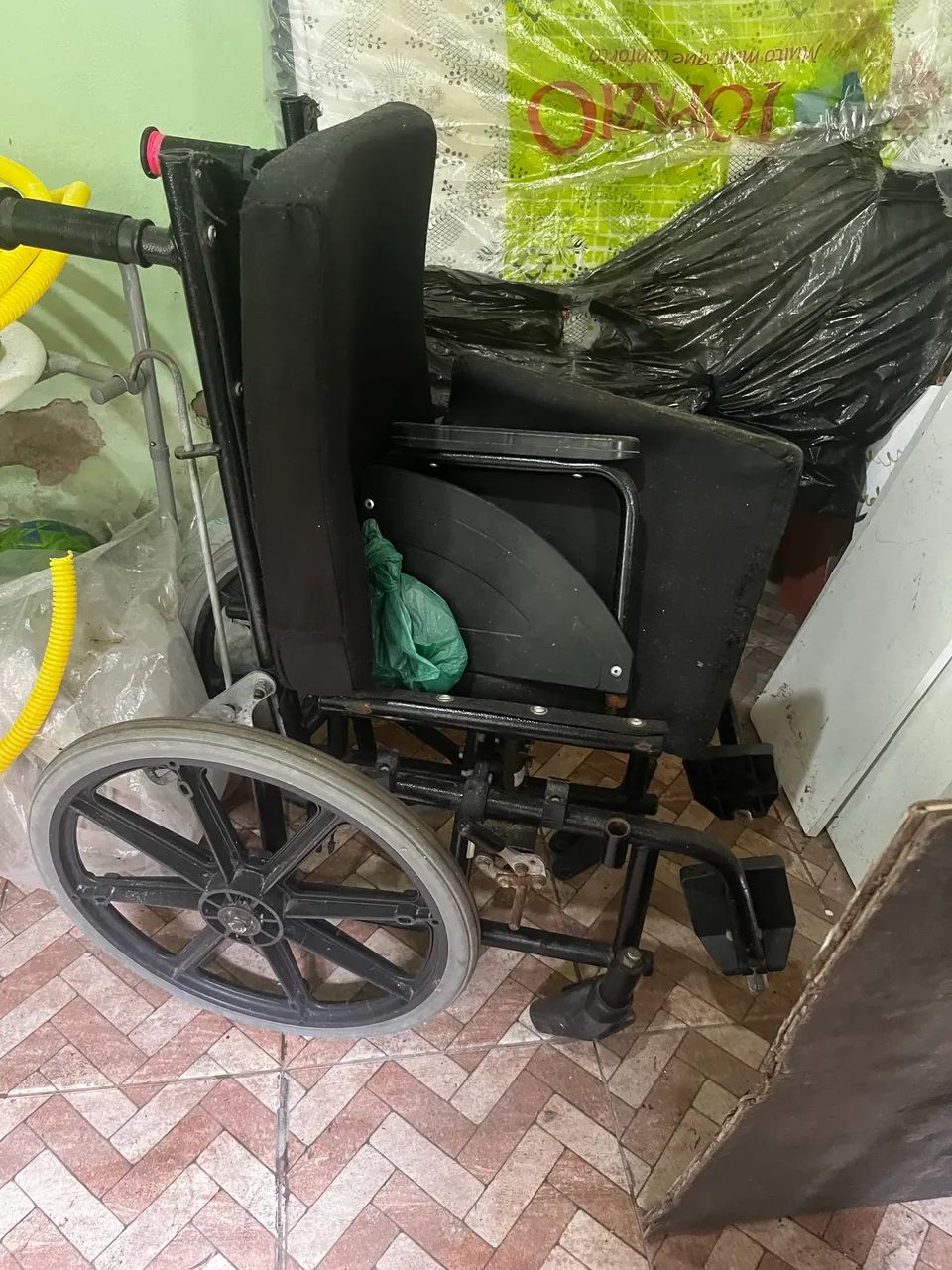 Cadeira de rodas para doar (INFANTIL)