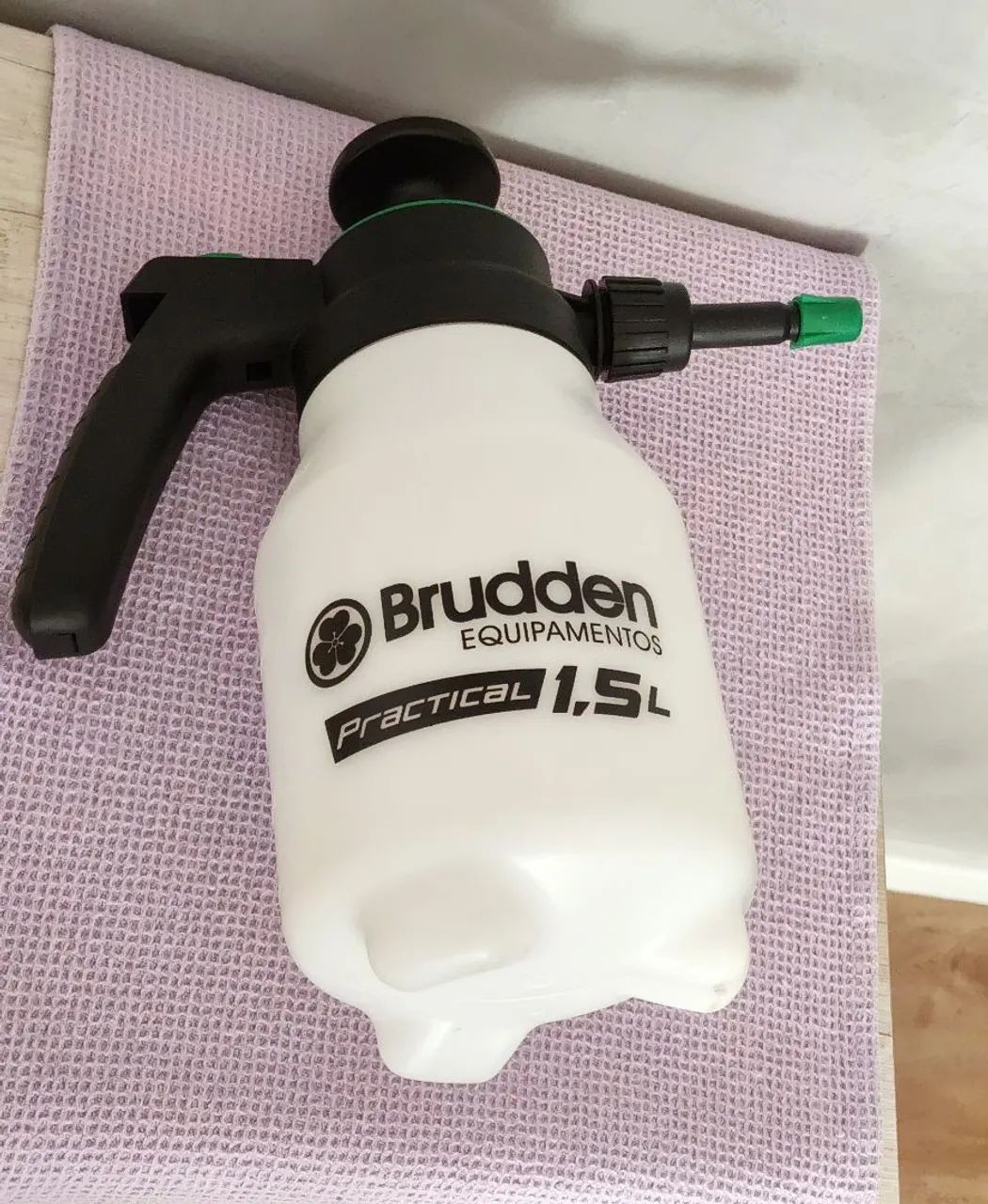 Pulverizador manual compressão prévia 1,5 L - Practical - Brudden novo  - Foto 2