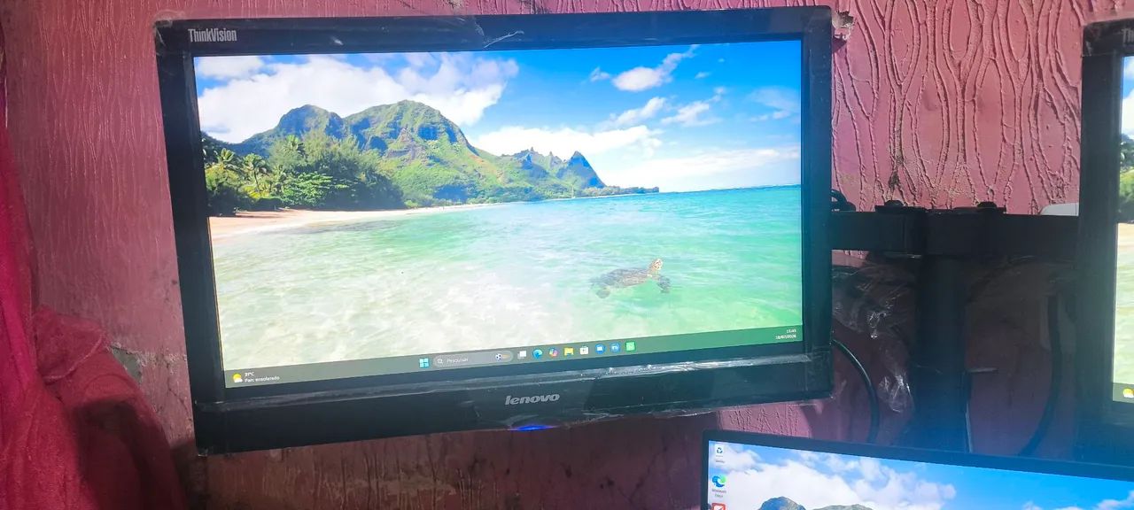 Dois Monitores Lenovo 19 polegadas e suporte de mesa  - Foto 4