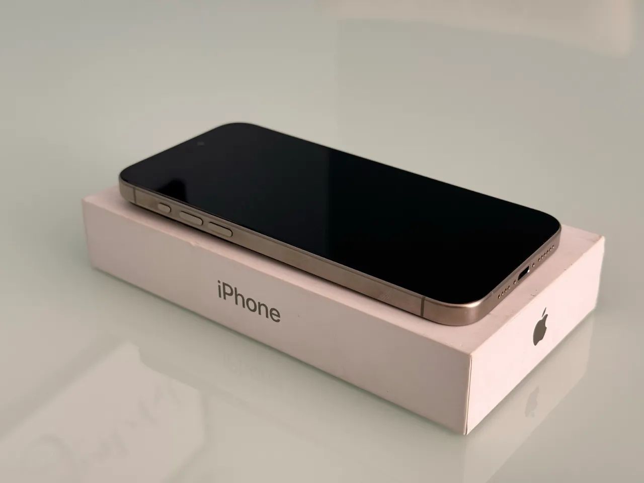 iPhone 15 pro Max 256GB Natural Titanium - Celulares e Smartphones
