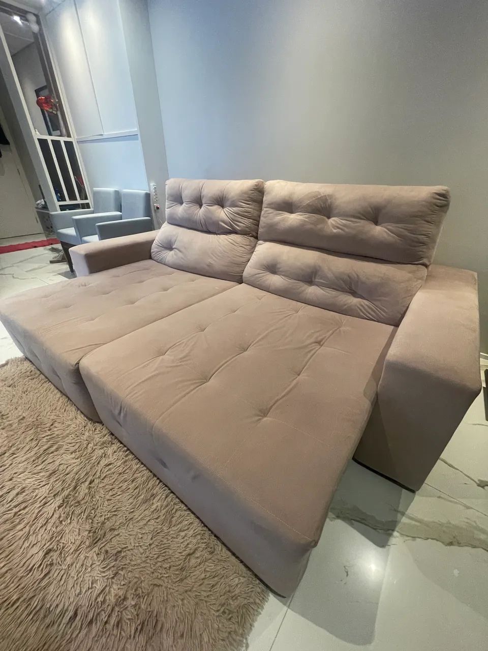 Sofá Retrátil Rosê 2,40 m - higienizado recentemente - Foto 2