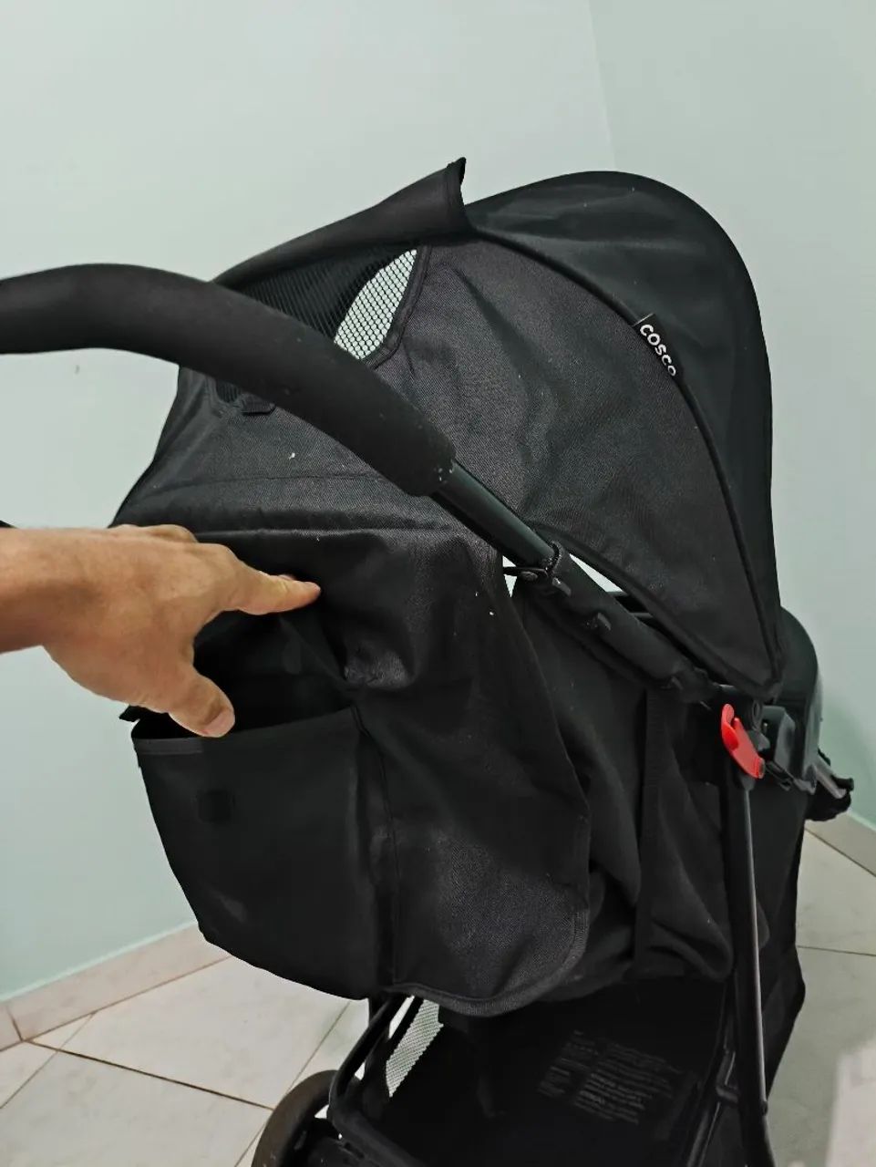 Carrinho confortável para bebê, marca Cosco. - Foto 2